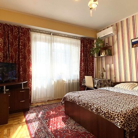 "Арбат" Центр Квартира- Apartment "Arbat" Almaty Ngoại thất bức ảnh